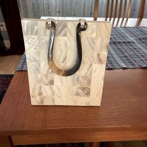 Shell purse with magnetic clasp